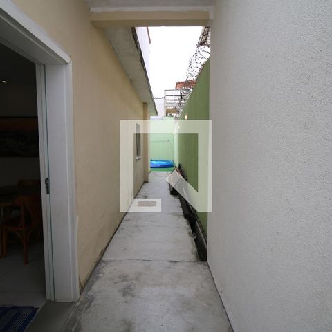 Casa à venda com 225m², 4 quartos e 2 vagasCorredor lateral