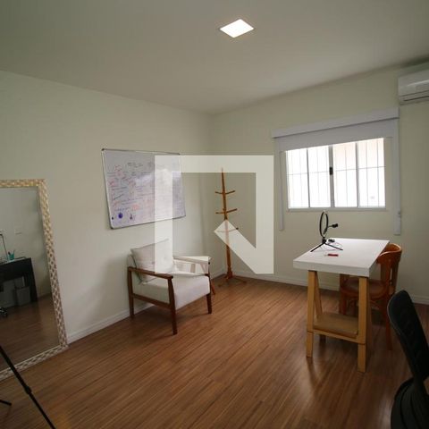Casa à venda com 225m², 4 quartos e 2 vagasQuarto 4