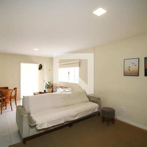 Casa à venda com 225m², 4 quartos e 2 vagasSala