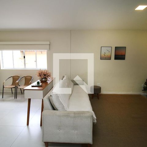 Casa à venda com 225m², 4 quartos e 2 vagasSala
