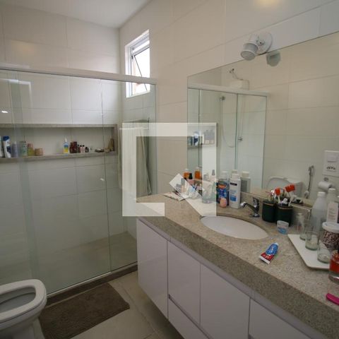 Casa à venda com 225m², 4 quartos e 2 vagasBanheiro da Suíte 2