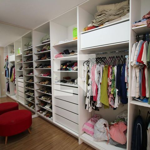 Casa à venda com 225m², 4 quartos e 2 vagasCloset