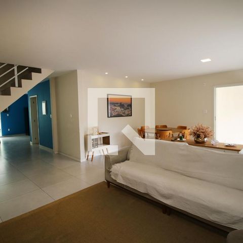 Casa à venda com 225m², 4 quartos e 2 vagasSala