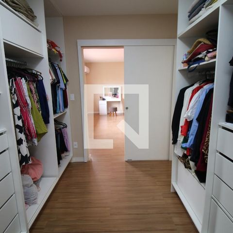 Casa à venda com 225m², 4 quartos e 2 vagasCloset