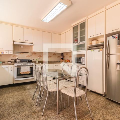 Casa de condomínio para alugar com 495m², 4 quartos e 4 vagas Casa de condomínio para alugar com 495m², 4 quartos e 4 vagasCozinha