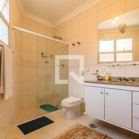 Casa de condomínio para alugar com 495m², 4 quartos e 4 vagas Casa de condomínio para alugar com 495m², 4 quartos e 4 vagasBanheiro do Quarto 3