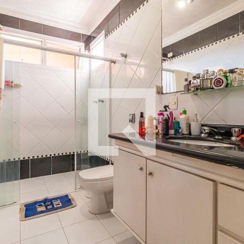 Casa de condomínio para alugar com 495m², 4 quartos e 4 vagas Casa de condomínio para alugar com 495m², 4 quartos e 4 vagasBanheiro do Quarto 1