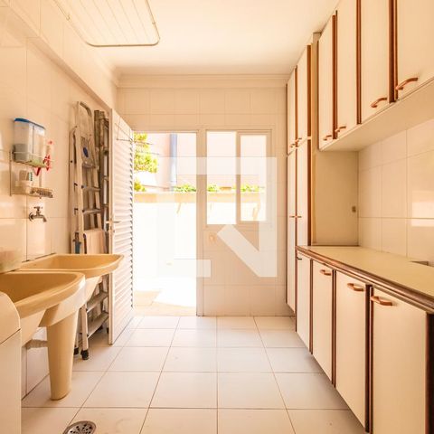 Casa de condomínio para alugar com 495m², 4 quartos e 4 vagas Casa de condomínio para alugar com 495m², 4 quartos e 4 vagasÁrea de Serviço