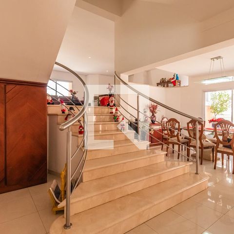 Casa de condomínio para alugar com 495m², 4 quartos e 4 vagas Casa de condomínio para alugar com 495m², 4 quartos e 4 vagasSala