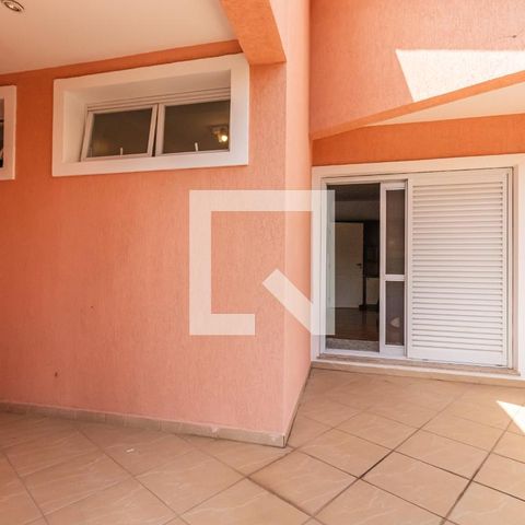 Casa de condomínio para alugar com 495m², 4 quartos e 4 vagas Casa de condomínio para alugar com 495m², 4 quartos e 4 vagasQuarto 2