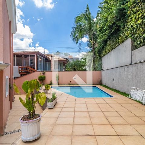 Casa de condomínio para alugar com 495m², 4 quartos e 4 vagas Casa de condomínio para alugar com 495m², 4 quartos e 4 vagasÁrea comum