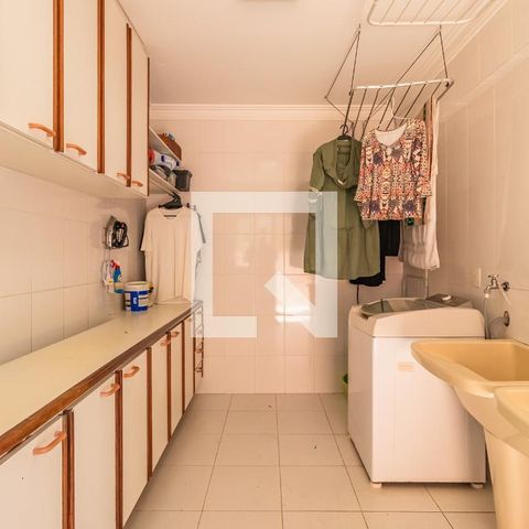 Casa de condomínio para alugar com 495m², 4 quartos e 4 vagas Casa de condomínio para alugar com 495m², 4 quartos e 4 vagasCozinha