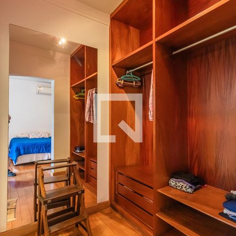 Casa de condomínio para alugar com 495m², 4 quartos e 4 vagas Casa de condomínio para alugar com 495m², 4 quartos e 4 vagasQuarto 2