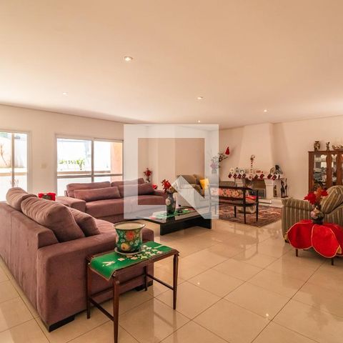 Casa de condomínio para alugar com 495m², 4 quartos e 4 vagas Casa de condomínio para alugar com 495m², 4 quartos e 4 vagasSala