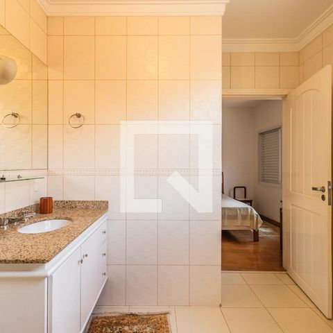 Casa de condomínio para alugar com 495m², 4 quartos e 4 vagas Casa de condomínio para alugar com 495m², 4 quartos e 4 vagasBanheiro do Quarto 3