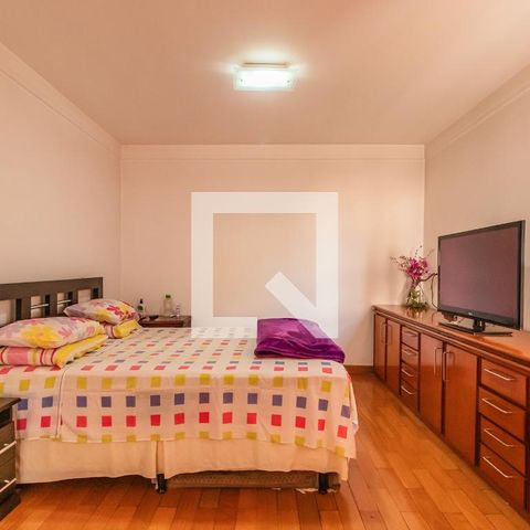 Casa de condomínio para alugar com 495m², 4 quartos e 4 vagas Casa de condomínio para alugar com 495m², 4 quartos e 4 vagasQuarto 4