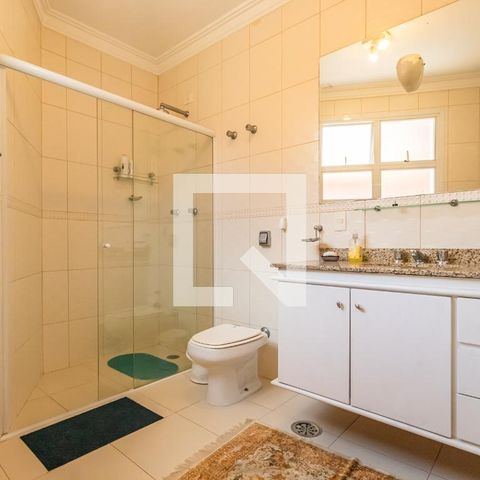 Casa de condomínio para alugar com 495m², 4 quartos e 4 vagas Casa de condomínio para alugar com 495m², 4 quartos e 4 vagasBanheiro do Quarto 3