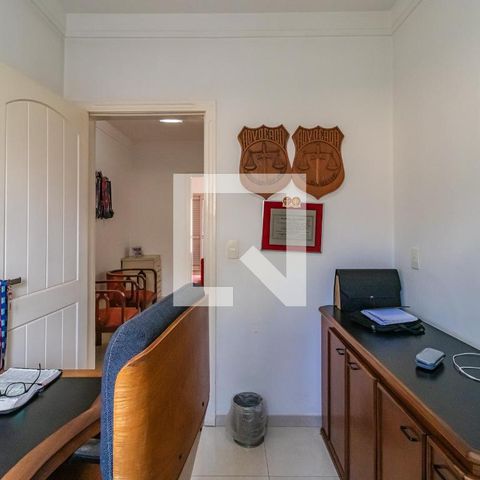 Casa de condomínio para alugar com 495m², 4 quartos e 4 vagas Casa de condomínio para alugar com 495m², 4 quartos e 4 vagasEscritório
