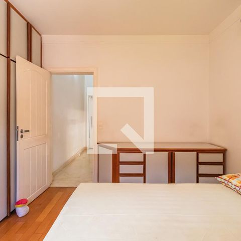 Casa de condomínio para alugar com 495m², 4 quartos e 4 vagas Casa de condomínio para alugar com 495m², 4 quartos e 4 vagasQuarto 3