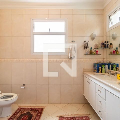 Casa de condomínio para alugar com 495m², 4 quartos e 4 vagas Casa de condomínio para alugar com 495m², 4 quartos e 4 vagasBanheiro do Quarto 4