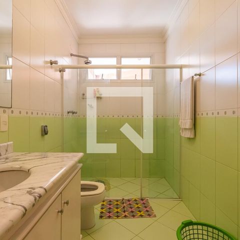 Casa de condomínio para alugar com 495m², 4 quartos e 4 vagas Casa de condomínio para alugar com 495m², 4 quartos e 4 vagasBanheiro do Quarto 2