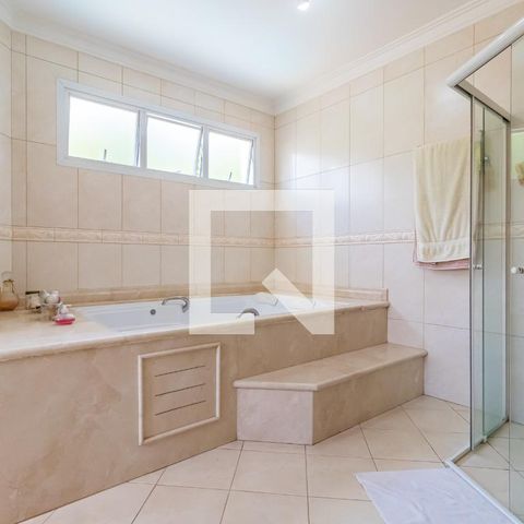 Casa de condomínio para alugar com 495m², 4 quartos e 4 vagas Casa de condomínio para alugar com 495m², 4 quartos e 4 vagasBanheiro do Quarto 4