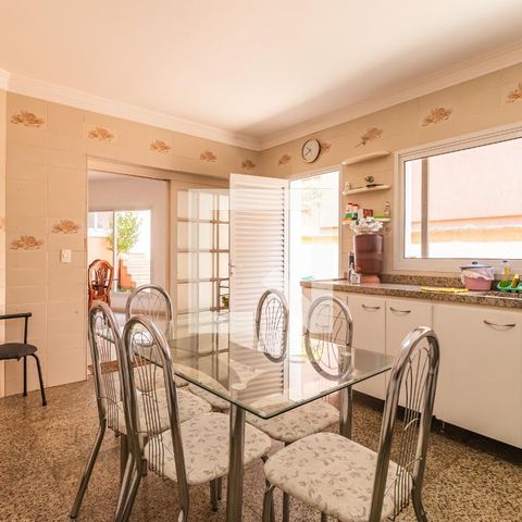 Casa de condomínio para alugar com 495m², 4 quartos e 4 vagas Casa de condomínio para alugar com 495m², 4 quartos e 4 vagasCozinha