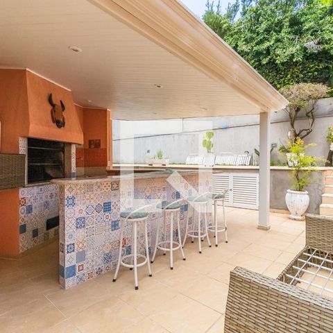 Casa de condomínio para alugar com 495m², 4 quartos e 4 vagas Casa de condomínio para alugar com 495m², 4 quartos e 4 vagasÁrea comum