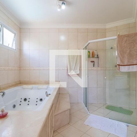 Casa de condomínio para alugar com 495m², 4 quartos e 4 vagas Casa de condomínio para alugar com 495m², 4 quartos e 4 vagasBanheiro do Quarto 4