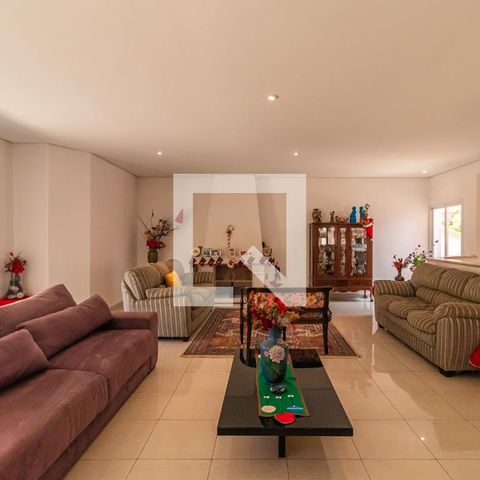 Casa de condomínio para alugar com 495m², 4 quartos e 4 vagas Casa de condomínio para alugar com 495m², 4 quartos e 4 vagasSala