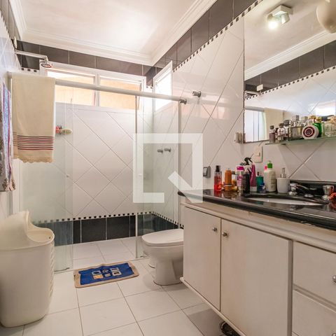 Casa de condomínio para alugar com 495m², 4 quartos e 4 vagas Casa de condomínio para alugar com 495m², 4 quartos e 4 vagasBanheiro do Quarto 1