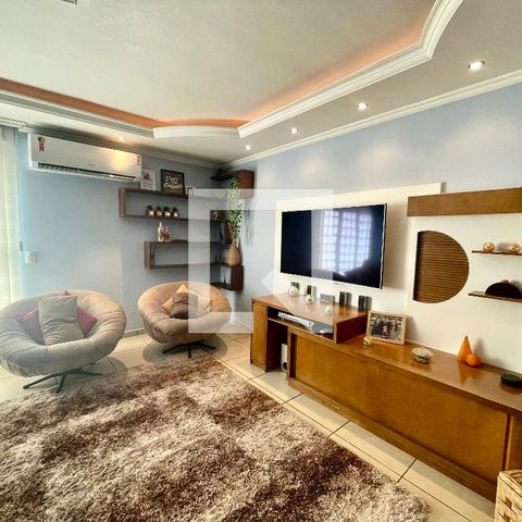 Casa à venda com 151m², 3 quartos e 2 vagas Casa à venda com 151m², 3 quartos e 2 vagasSala