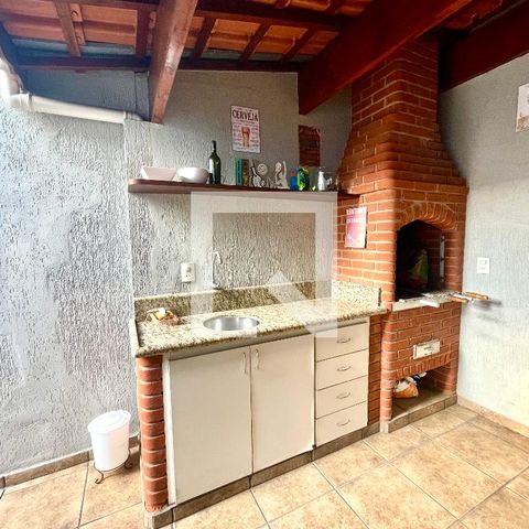 Casa à venda com 151m², 3 quartos e 2 vagas Casa à venda com 151m², 3 quartos e 2 vagasQuintal com churrasqueira