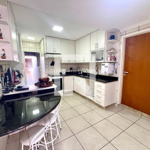 Casa à venda com 151m², 3 quartos e 2 vagas Casa à venda com 151m², 3 quartos e 2 vagasCozinha