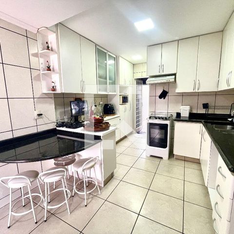 Casa à venda com 151m², 3 quartos e 2 vagas Casa à venda com 151m², 3 quartos e 2 vagasCozinha