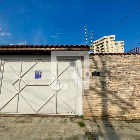 Casa à venda com 151m², 3 quartos e 2 vagas Casa à venda com 151m², 3 quartos e 2 vagasFachada da Casa