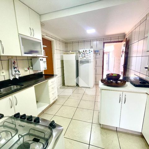 Casa à venda com 151m², 3 quartos e 2 vagas Casa à venda com 151m², 3 quartos e 2 vagasCozinha