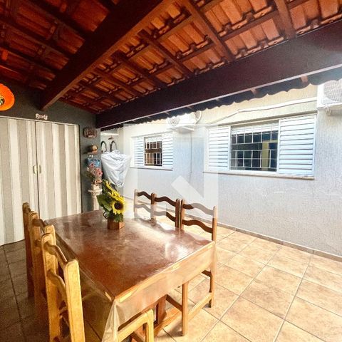 Casa à venda com 151m², 3 quartos e 2 vagas Casa à venda com 151m², 3 quartos e 2 vagasQuintal com churrasqueira