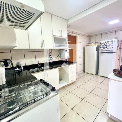 Casa à venda com 151m², 3 quartos e 2 vagas Casa à venda com 151m², 3 quartos e 2 vagasCozinha