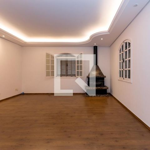 Casa à venda com 450m², 4 quartos e 4 vagas Casa à venda com 450m², 4 quartos e 4 vagasSala
