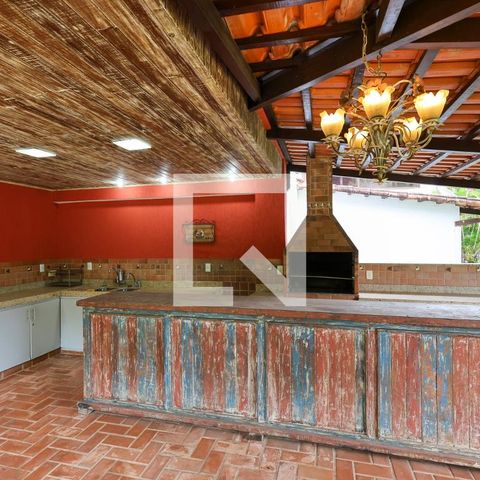 Casa à venda com 450m², 4 quartos e 4 vagas Casa à venda com 450m², 4 quartos e 4 vagasChurrasqueira