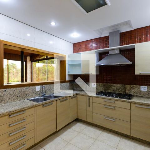 Casa à venda com 450m², 4 quartos e 4 vagas Casa à venda com 450m², 4 quartos e 4 vagasCozinha