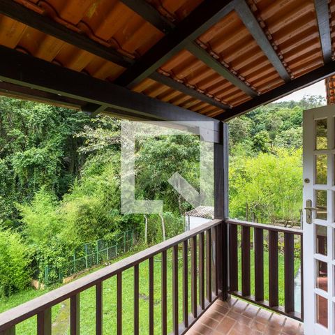 Casa à venda com 450m², 4 quartos e 4 vagas Casa à venda com 450m², 4 quartos e 4 vagasVaranda da Suíte 2