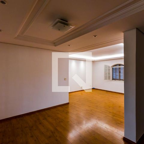 Casa à venda com 450m², 4 quartos e 4 vagas Casa à venda com 450m², 4 quartos e 4 vagasSala
