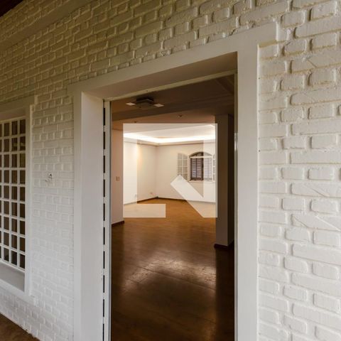 Casa à venda com 450m², 4 quartos e 4 vagas Casa à venda com 450m², 4 quartos e 4 vagasCorredor da Sala