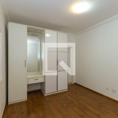 Casa à venda com 450m², 4 quartos e 4 vagas Casa à venda com 450m², 4 quartos e 4 vagasQuarto 1