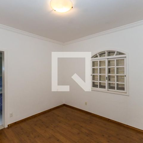 Casa à venda com 450m², 4 quartos e 4 vagas Casa à venda com 450m², 4 quartos e 4 vagasSuíte