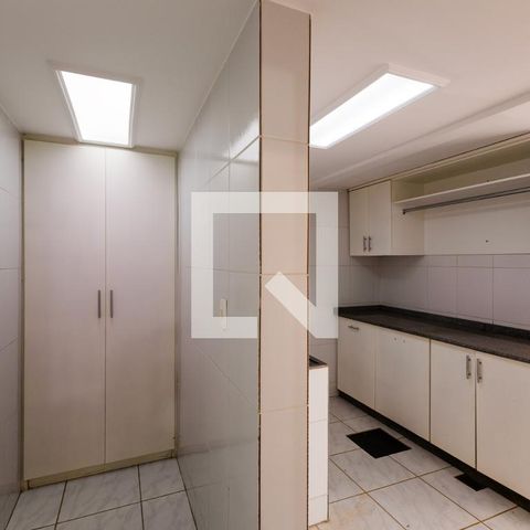 Casa à venda com 450m², 4 quartos e 4 vagas Casa à venda com 450m², 4 quartos e 4 vagasÁrea de Serviço