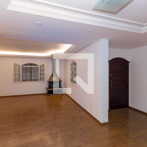 Casa à venda com 450m², 4 quartos e 4 vagas Casa à venda com 450m², 4 quartos e 4 vagasSala