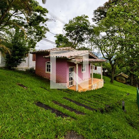 Casa à venda com 450m², 4 quartos e 4 vagas Casa à venda com 450m², 4 quartos e 4 vagasCasa de Bonecas
